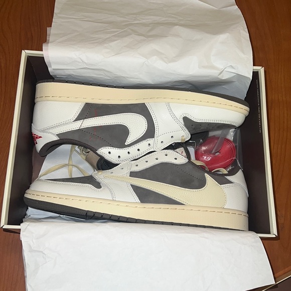 deadstock travis scott jordan 1